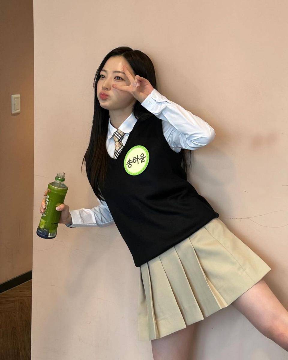 OOTD dan Makeup Song Ha Yoon (instagram.com/hayoonsong1202)