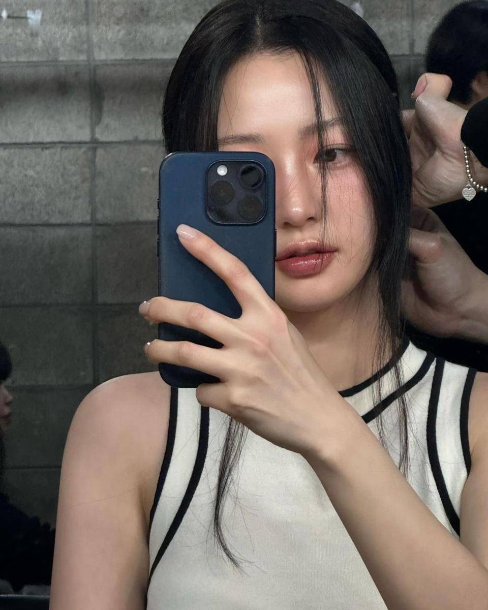 OOTD dan Makeup Song Ha Yoon (instagram.com/hayoonsong1202)