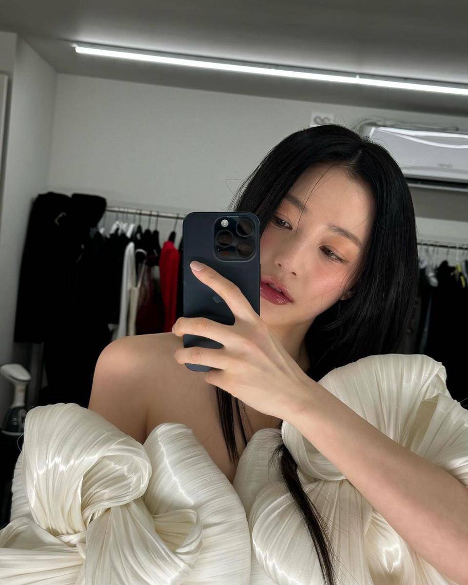 OOTD dan Makeup Song Ha Yoon (instagram.com/hayoonsong1202)