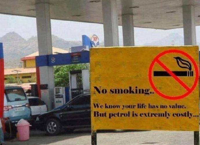 potret sign kocak di India (reddit.com/r/funnysigns)