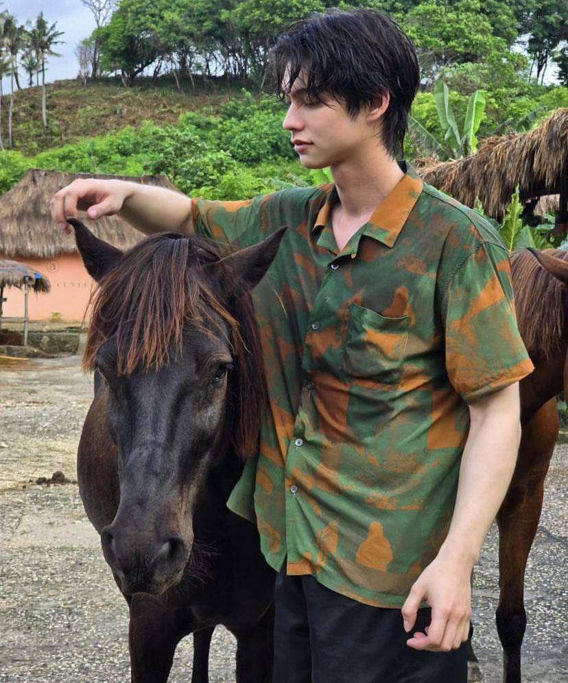 potret Bright Vachirawit liburan di Pulau Sumba (instagram.com/bbrightvc)