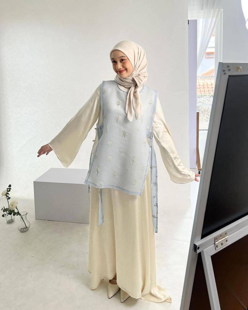 inspirasi OOTD ala Ravira Naila (instagram.com/ravalsaa)