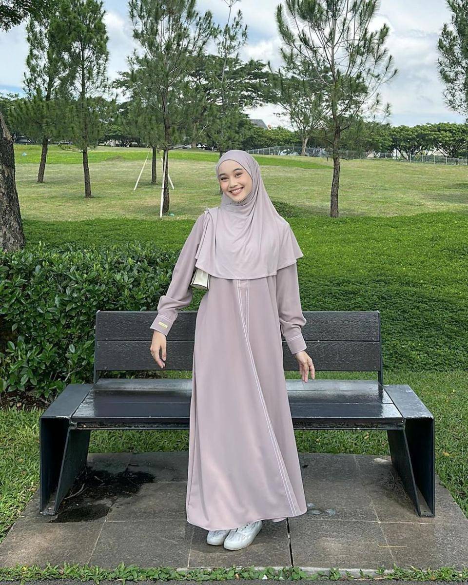 inspirasi OOTD ala Ravira Naila (instagram.com/ravalsaa)