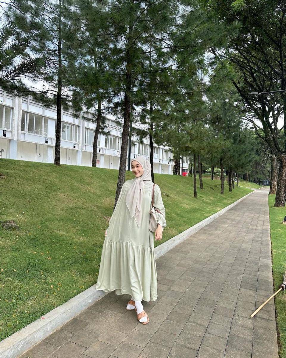 inspirasi OOTD ala Ravira Naila (instagram.com/ravalsaa)