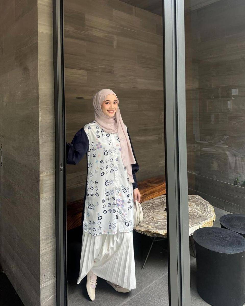 inspirasi OOTD ala Ravira Naila (instagram.com/ravalsaa)