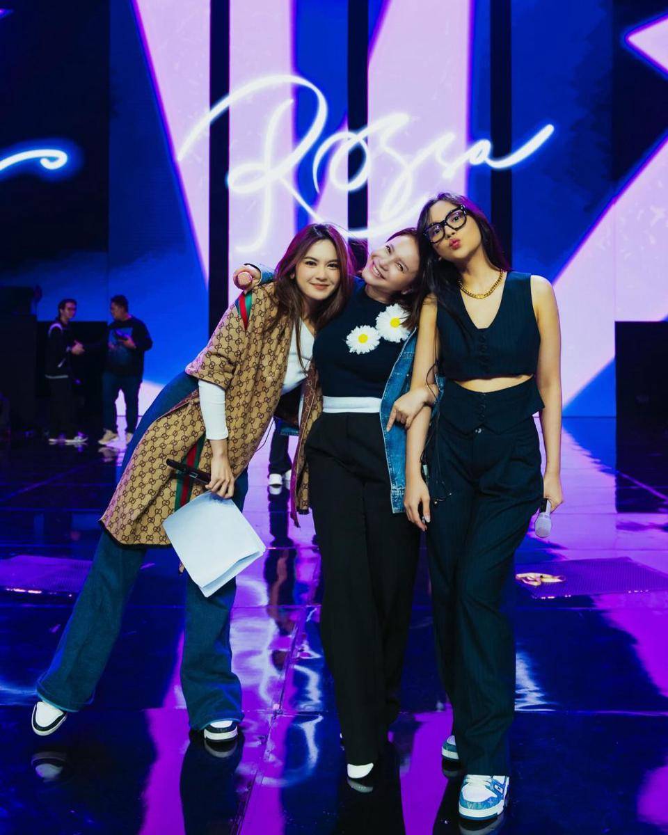 potret Rossa saat grand final X Factor Indonesia 2024 (instagram.com/itsrossa910)
