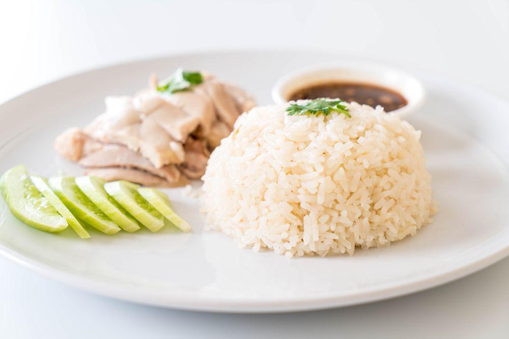 Resep Nasi Ayam Hainan ala Anak Kos dengan Rice Cooker, Praktis!