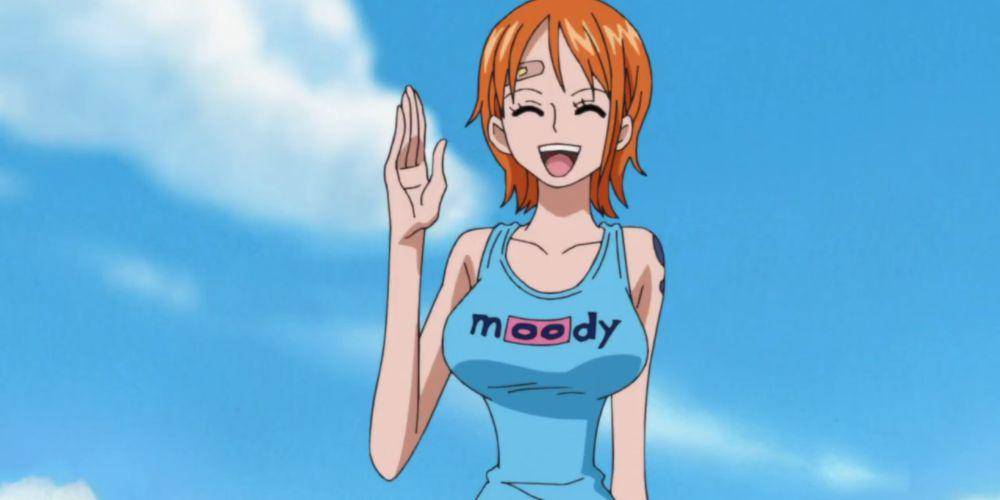 Nami mengenakan atasan berwarna biru dengan tulisan "moody" (dok. Toei Animation/One Piece)