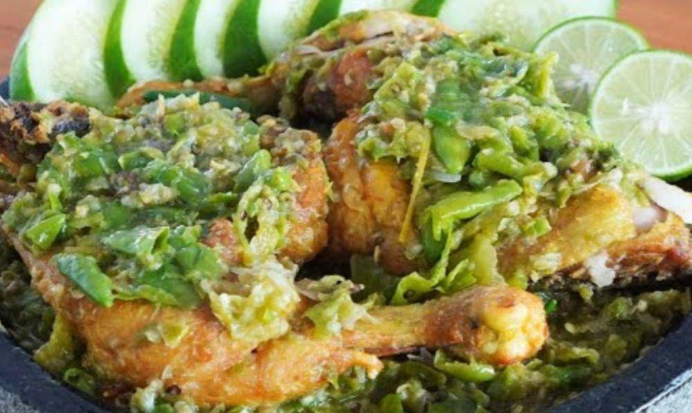 Ayam penyet cabe ijo (youtube.com/tri pujis)