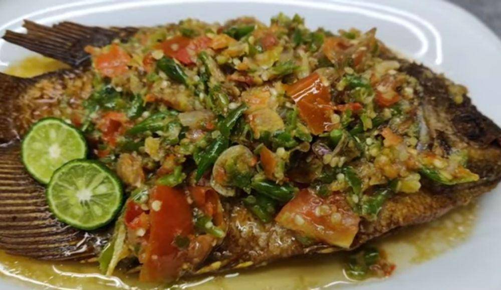 Nila goreng sambal pecak (youtube.com/CR COOK)