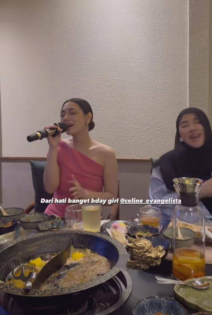 Kejutan Ultah Celine (Instagram.com/violenziajean)