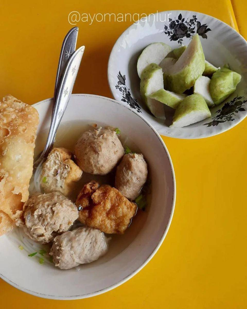 Bakso stasiun Probolinggo. instagram.com/@kulinerprobolinggo.id