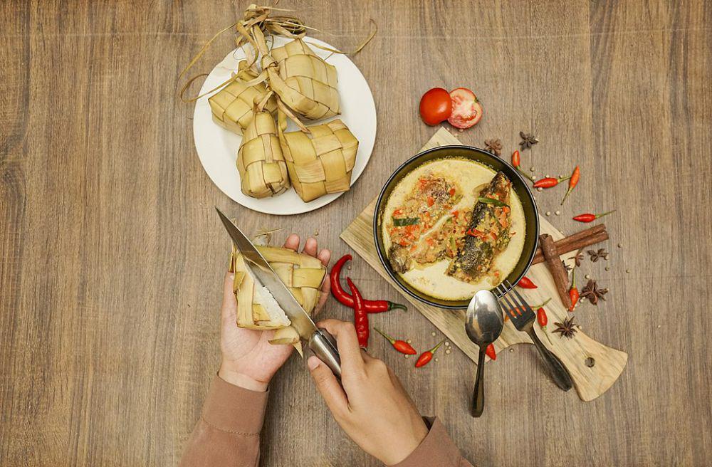 15 Makanan Indonesia yang Cocok Dimakan Bersama Ketupat