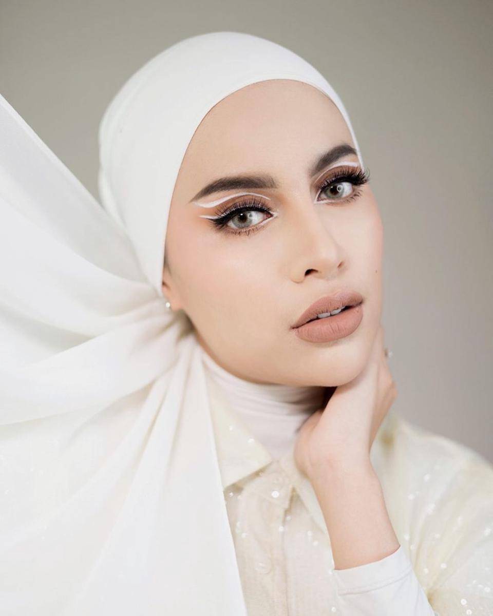 inspirasi makeup soft untuk lebaran ala Aghnia Punjabi (instagram.com/emyaghnia)