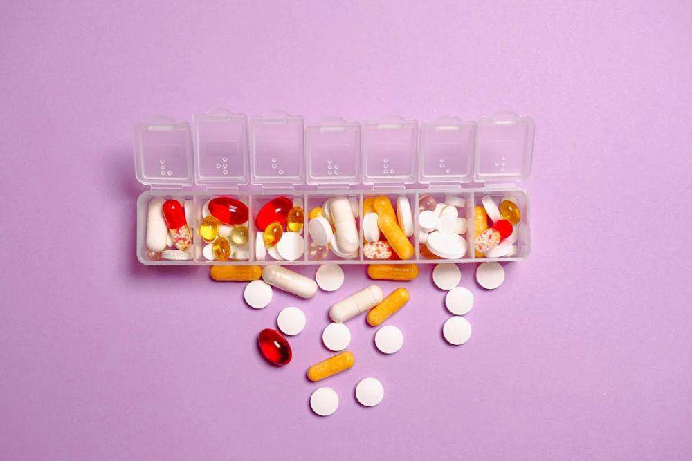 ilustrasi obat-obatan pribadi (pexels.com/Anna Shvets)