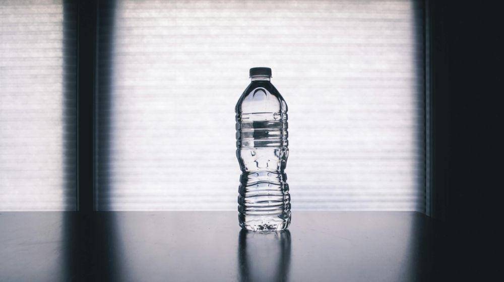 ilustrasi air mineral (pexels.com/Steve Johnson)