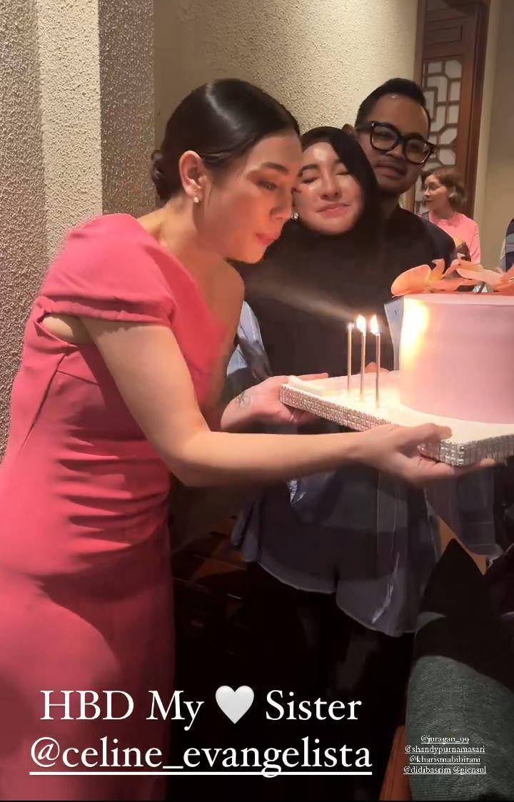 Kejutan ultah Celine (Instagram.com/ocha_labobar)