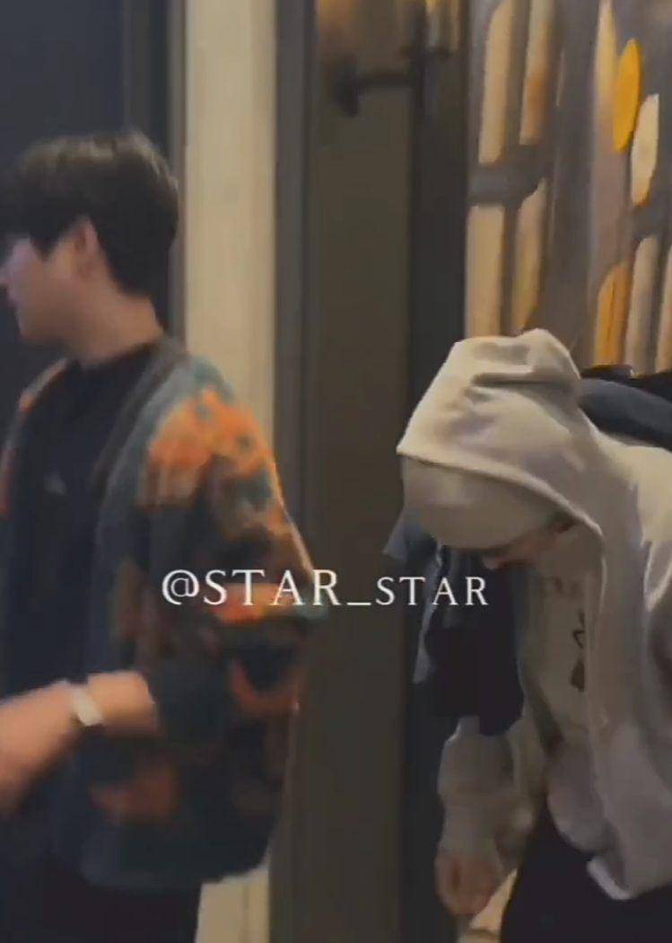 potret B.I di premier film JUNE Again 1997 bareng member iKON (x.com/star_star1219)