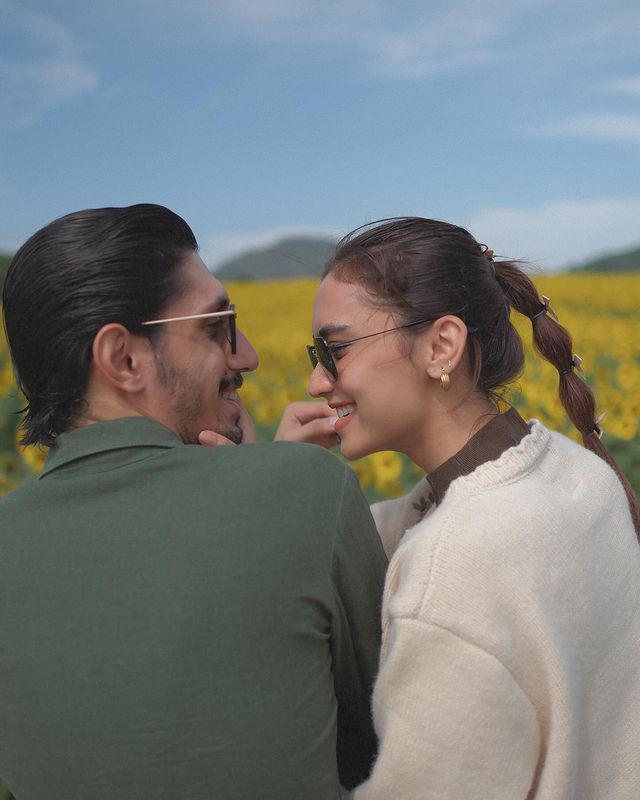 7 Gaya Foto Bareng Pasangan Ala Syafira Haddad, So Romantic
