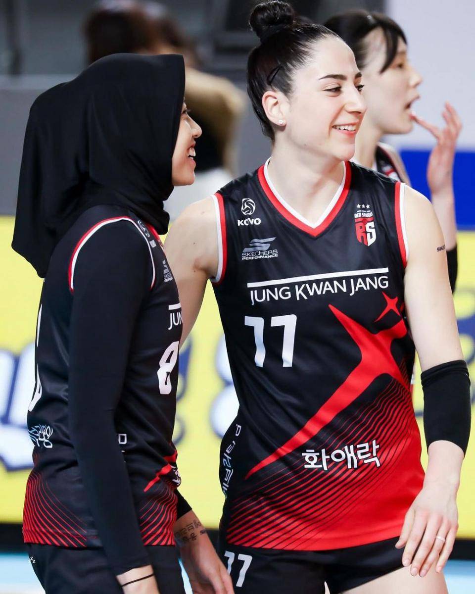 Duet atlet voli Indonesia, Megawati Hangestri Pertiwi bersama atlet Amerika Serikat, Giovanna Milana di Red Sparks (instagram.com/gia__day)