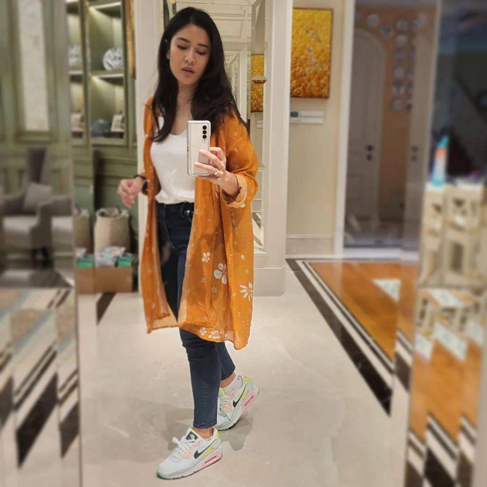 Campus look ala Mikha Tambayong (instagram.com/miktambayong)