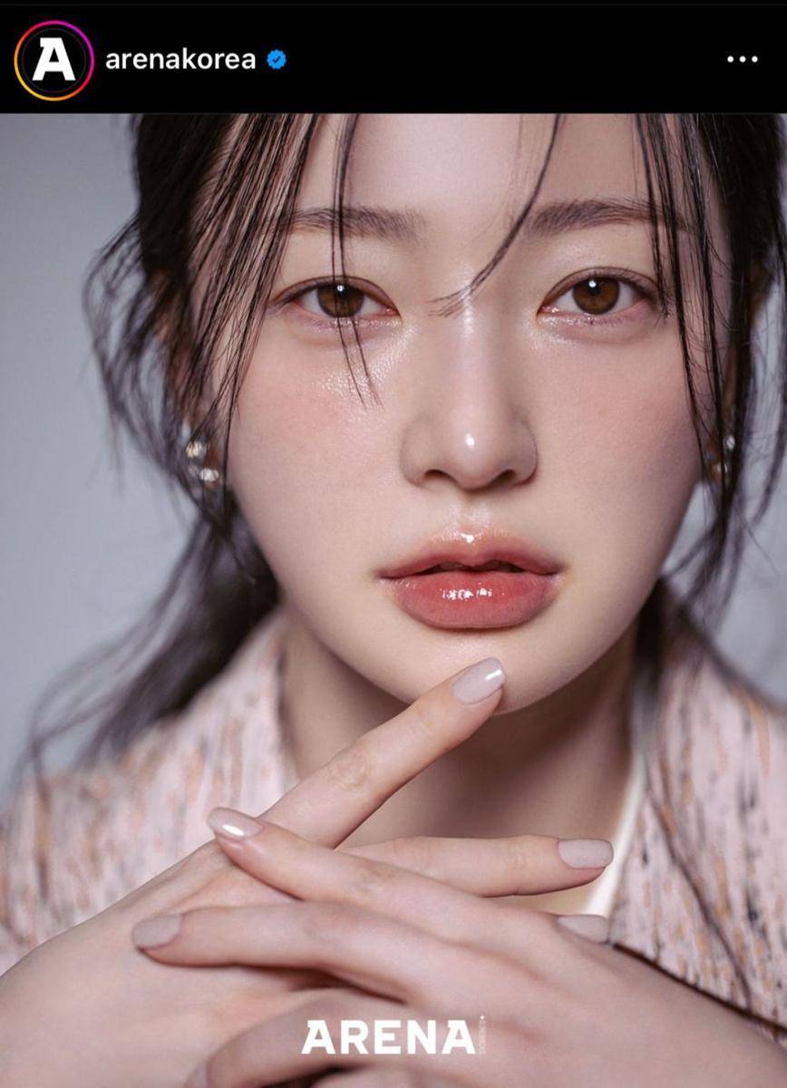 OOTD dan Makeup Song Ha Yoon (instagram.com/arenakorea)