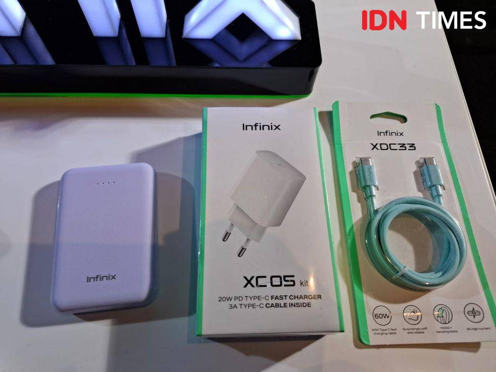 Produk power bank dan charging kit dari Infinix (IDN Times/Fatkhur Rozi)