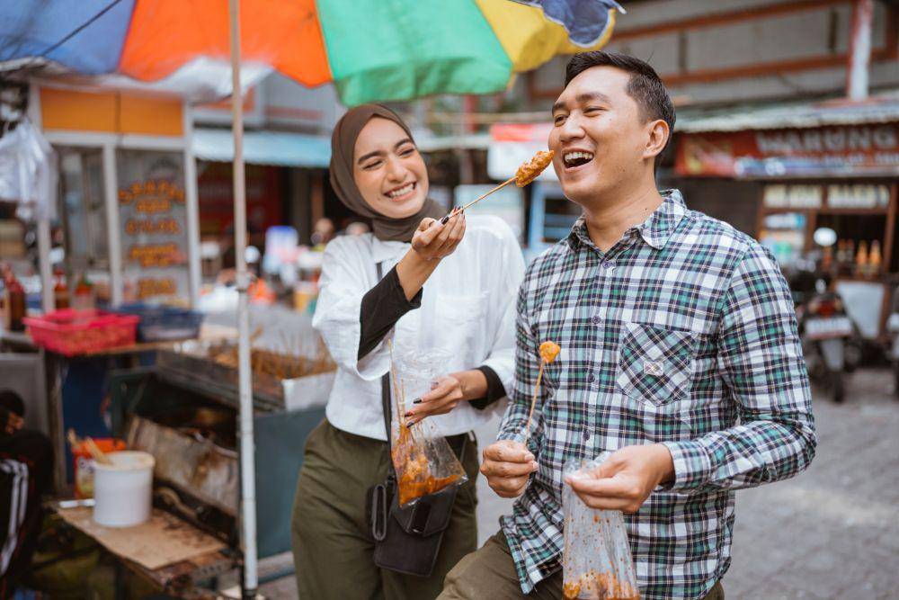Jalan-jalan di pasar (123rf.com/ferli)