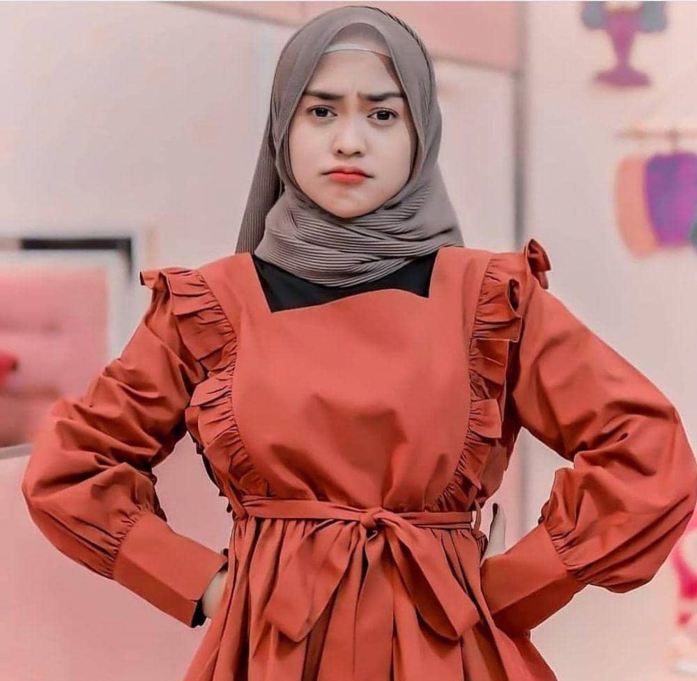 style hijab untuk lebaran (instagram.com/riaricis1795)