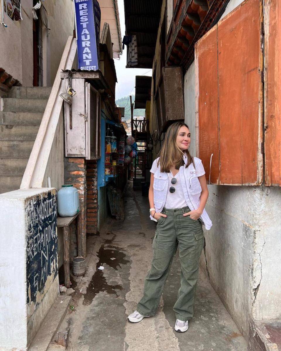 outfit minimalis ala Luna Maya (instagram.com/lunamaya)