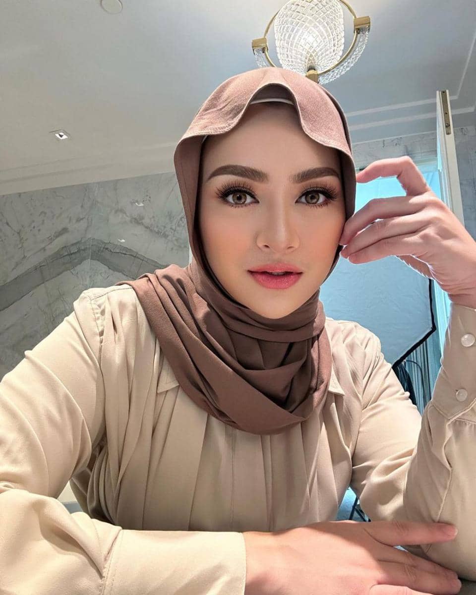 style hijab untuk lebaran (instagram.com/nathalieholscher)