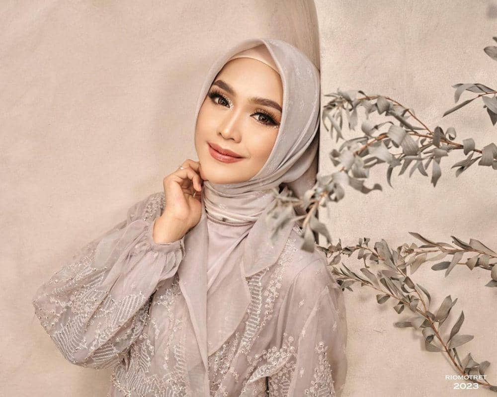 style hijab untuk lebaran (instagram.com/riaricis1795)