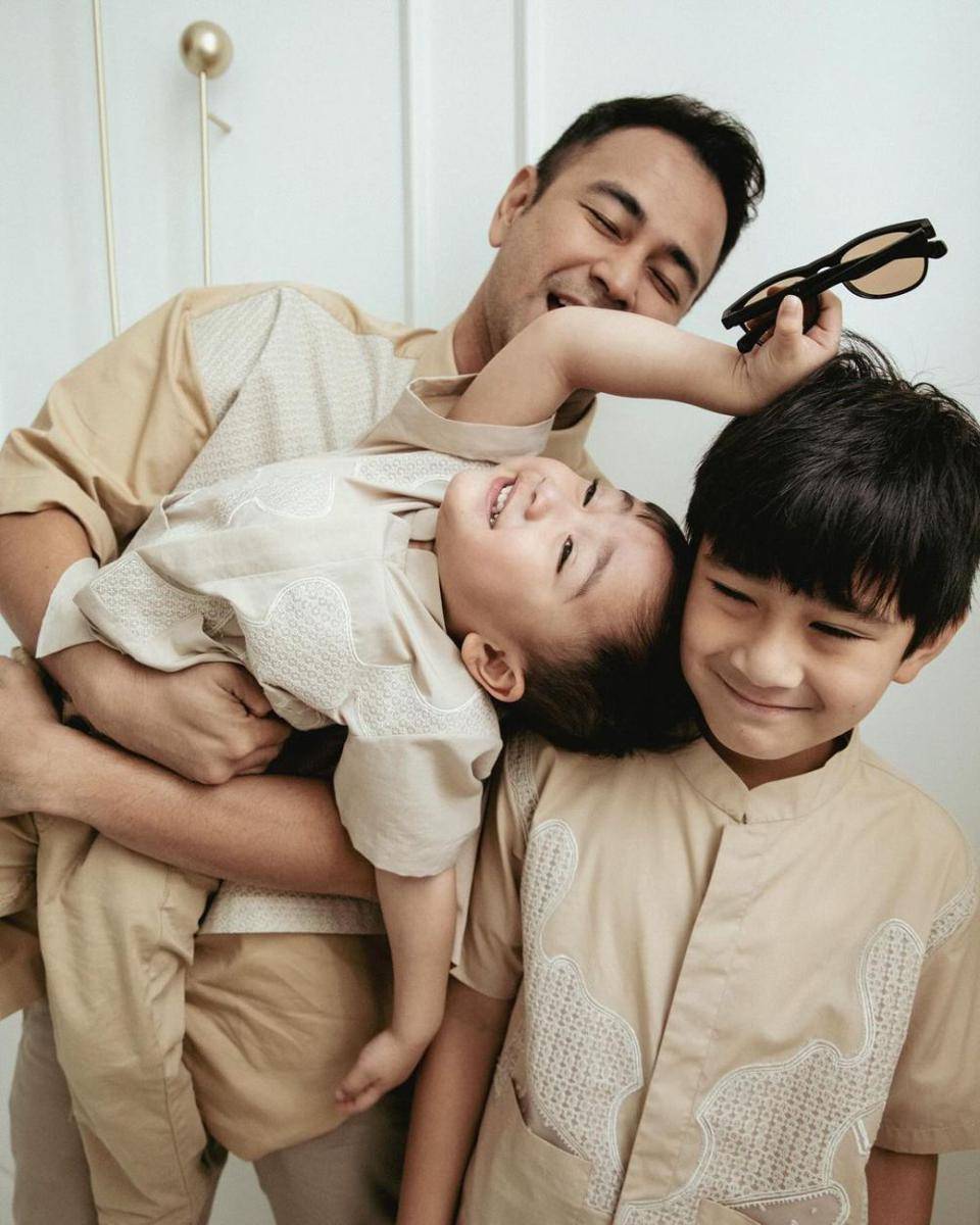 potret Raffi Ahmad dan buah hati (instagram.com/raffinagita1717)