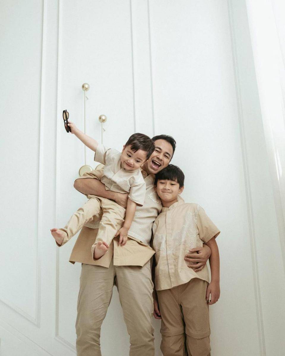 potret Raffi Ahmad dan buah hati (instagram.com/raffinagita1717)