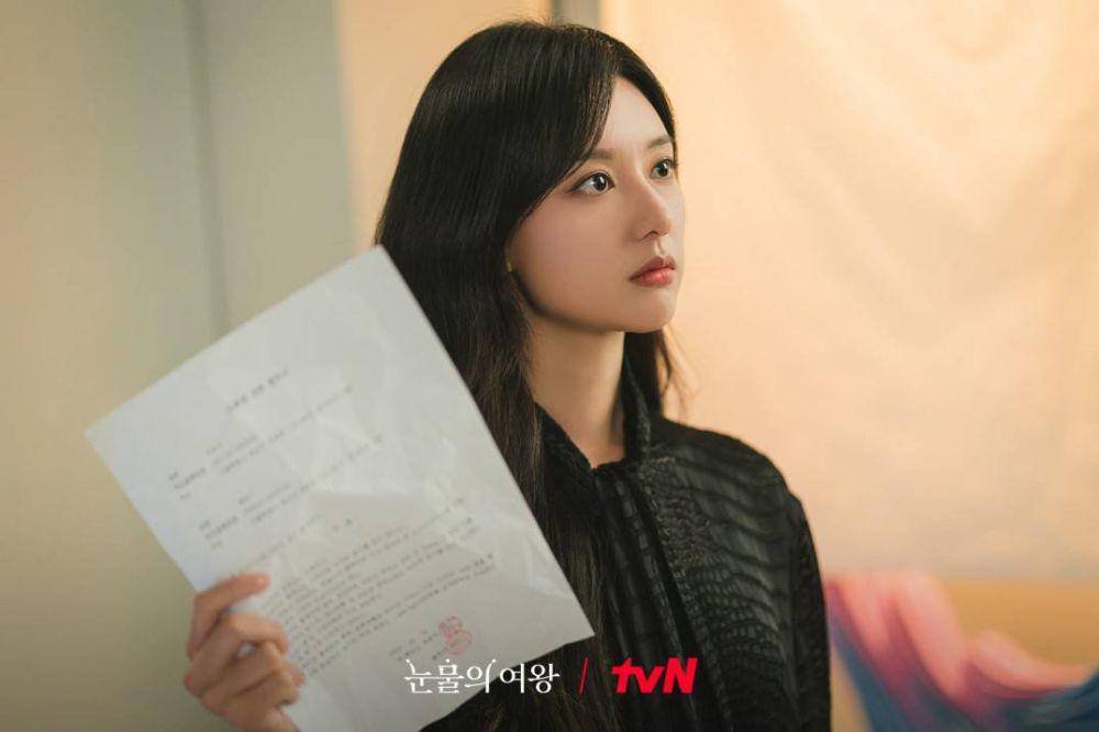 Hong Hae In (Kim Ji Won) dalam drama Queen of Tears (dok. tvN/Queen of Tears)