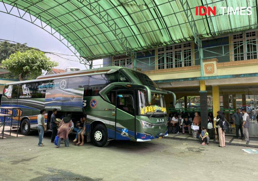 Suasana loket bus ALS di jalan Sisingamangaraja Medan (IDN Times/Indah Permata Sari)