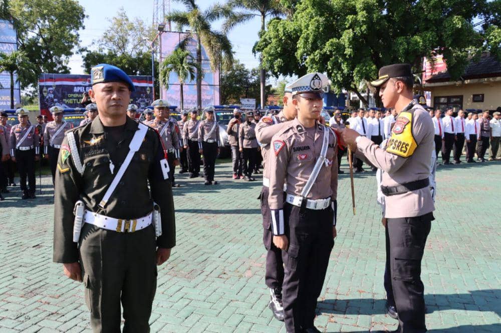Ratusan personil gabungan diterjunkan Polres Magetan untuk amankan perayaan lebaran. IDN Times/ Riyanto