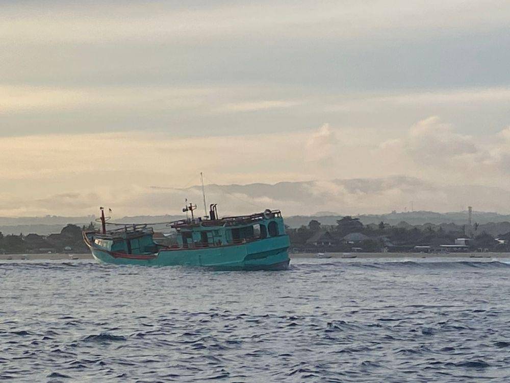 Kapal karam di perairan Jungutbatu, Nusa Penida. (Dok. IDN Times Bali/istimewa)