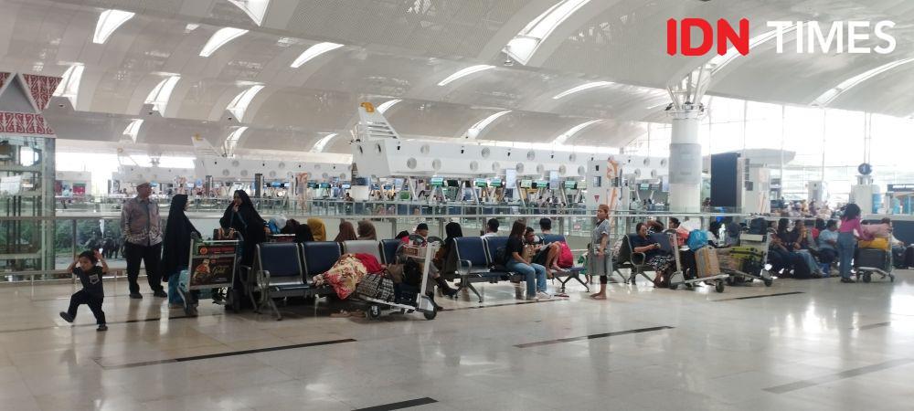 Suasana di Terminal Keberangkatan Bandara Kualanamu (IDN Times/Doni Hermawan)