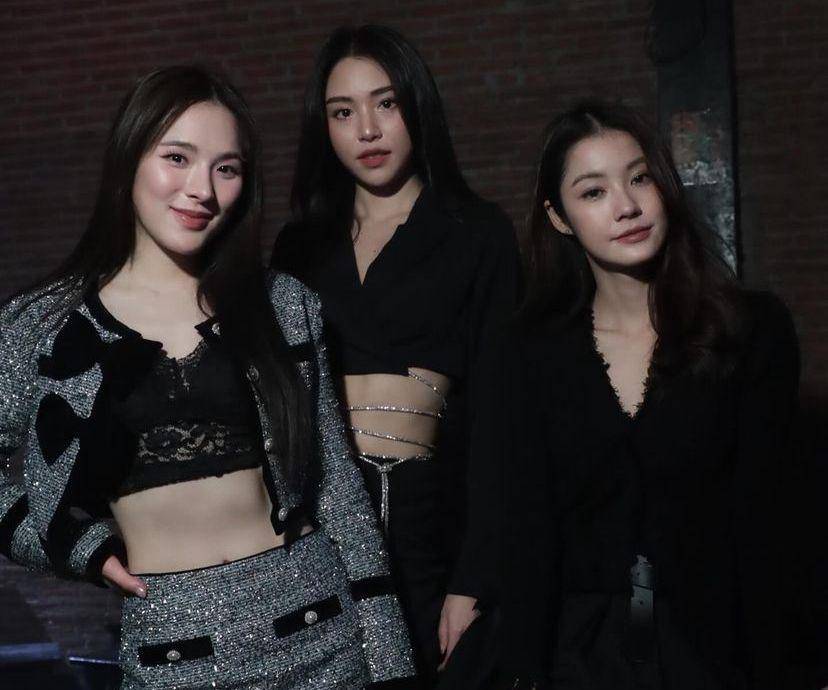 potret keakraban para pemeran drama Ploy's Yearbook (instagram.com/snap25_production)