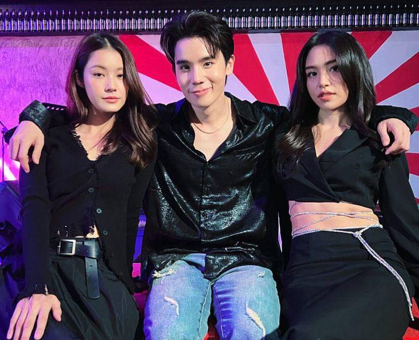 potret keakraban para pemeran drama Ploy's Yearbook (instagram.com/snap25_production)
