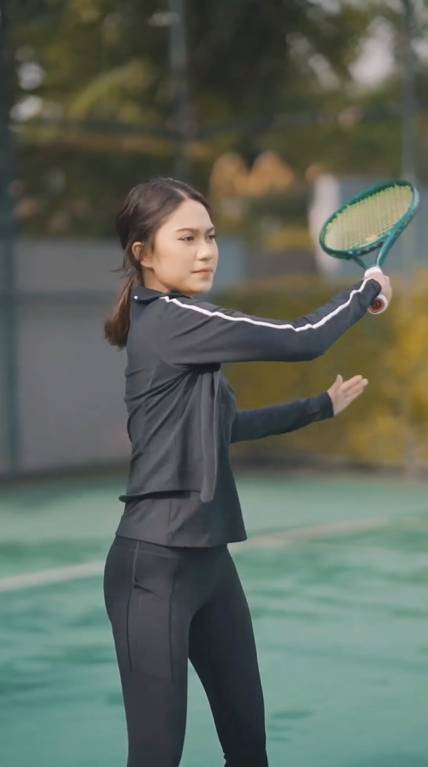 potret Azizah Salsha main tenis saat puasa (instagram.com/azizahsalsha_)