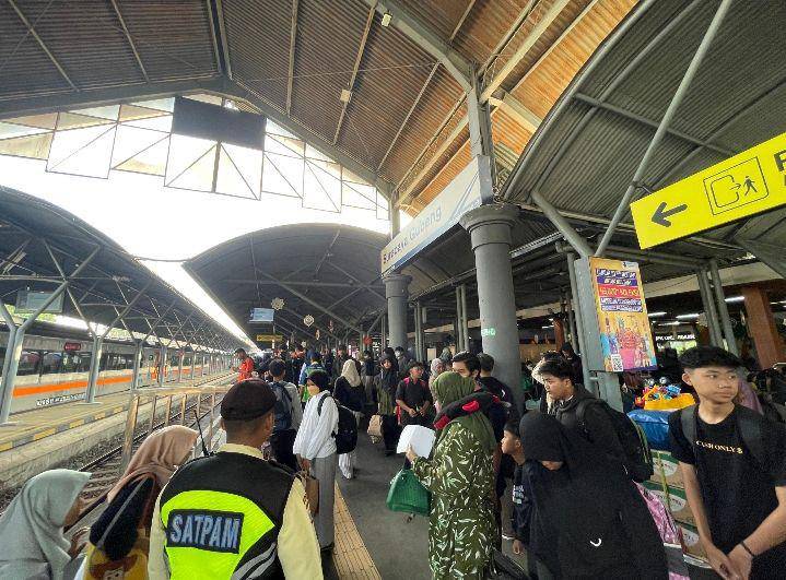 Suasana stasiun Gubeng Surabaya. (Dok. Humas KAI Daop 8 Surabaya).
