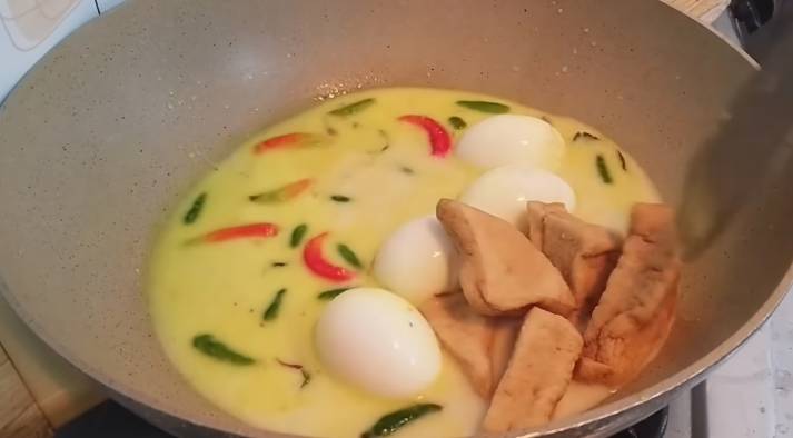 ilustrasi memasak gulai telur (YouTube.com/Phesi Esterju)