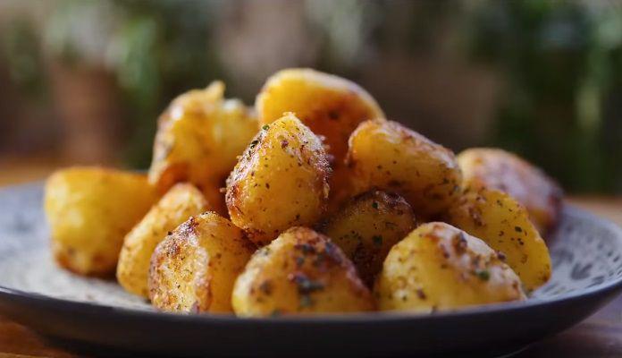 Resep Kentang Panggang Yunani, Pakai Lemon dan Bawang Putih!