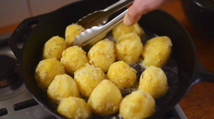 ilustrasi memasak kentang dengan ghee (youtube.com/Recipe30)