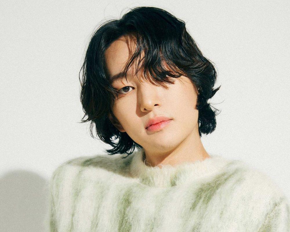 Onew SHINee Resmi Teken Kontrak dengan GRIFFIN Entertainment