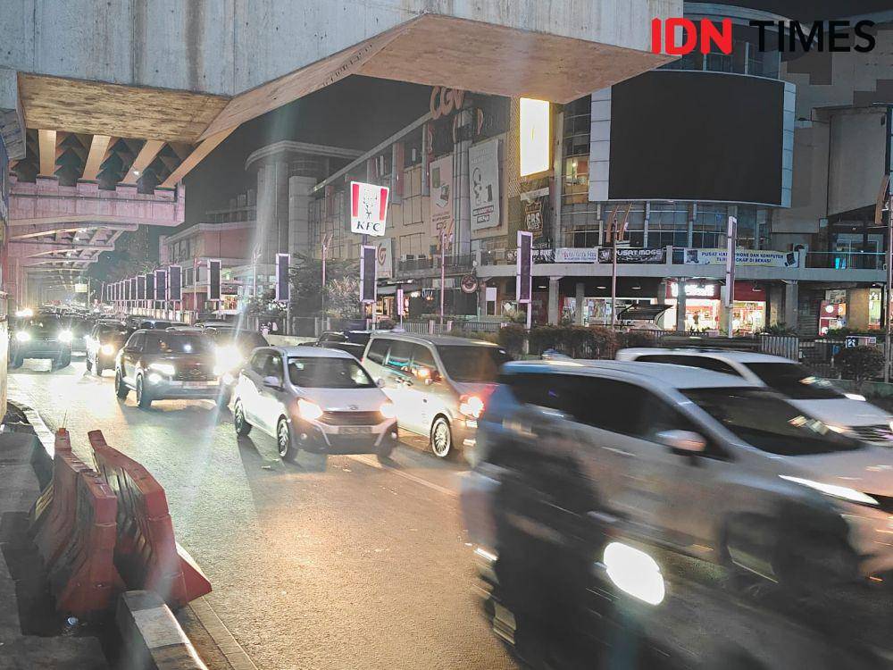H-6 Lebaran, Jalur Kalimalamg Bekasi Masih Ramai Lancar. (IDN Times/Imam Faishal)