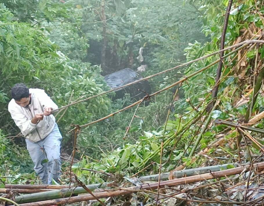 Minibus Terjun ke Jurang Sedalam 15 Meter di Lembang