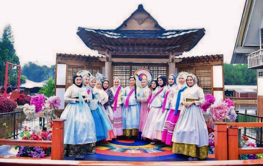 Floating Market Lembang (instagram.com/floating.market.lembang)